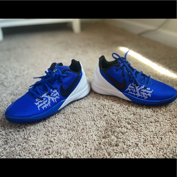 Nike Kyrie Flytrap II Duke Basketball Shoes - Picture 6 of 8